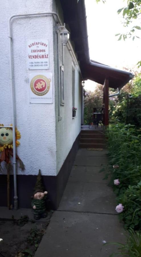 Kerekparos Es Zarandok Vendeghaz Villa Apostag ภายนอก รูปภาพ